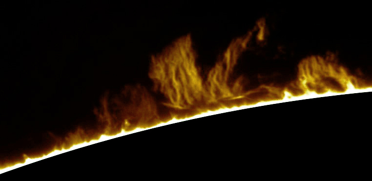 Soleil (Ha, protubérances) le 02/07/2011, 12h40TU, TOA130,  PST, Barlow 3x, PL1M