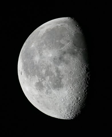 La Lune le 21/07/11 à 00h00 TU avec la TOA 130 + extender 1,6x & EOS 1000D 